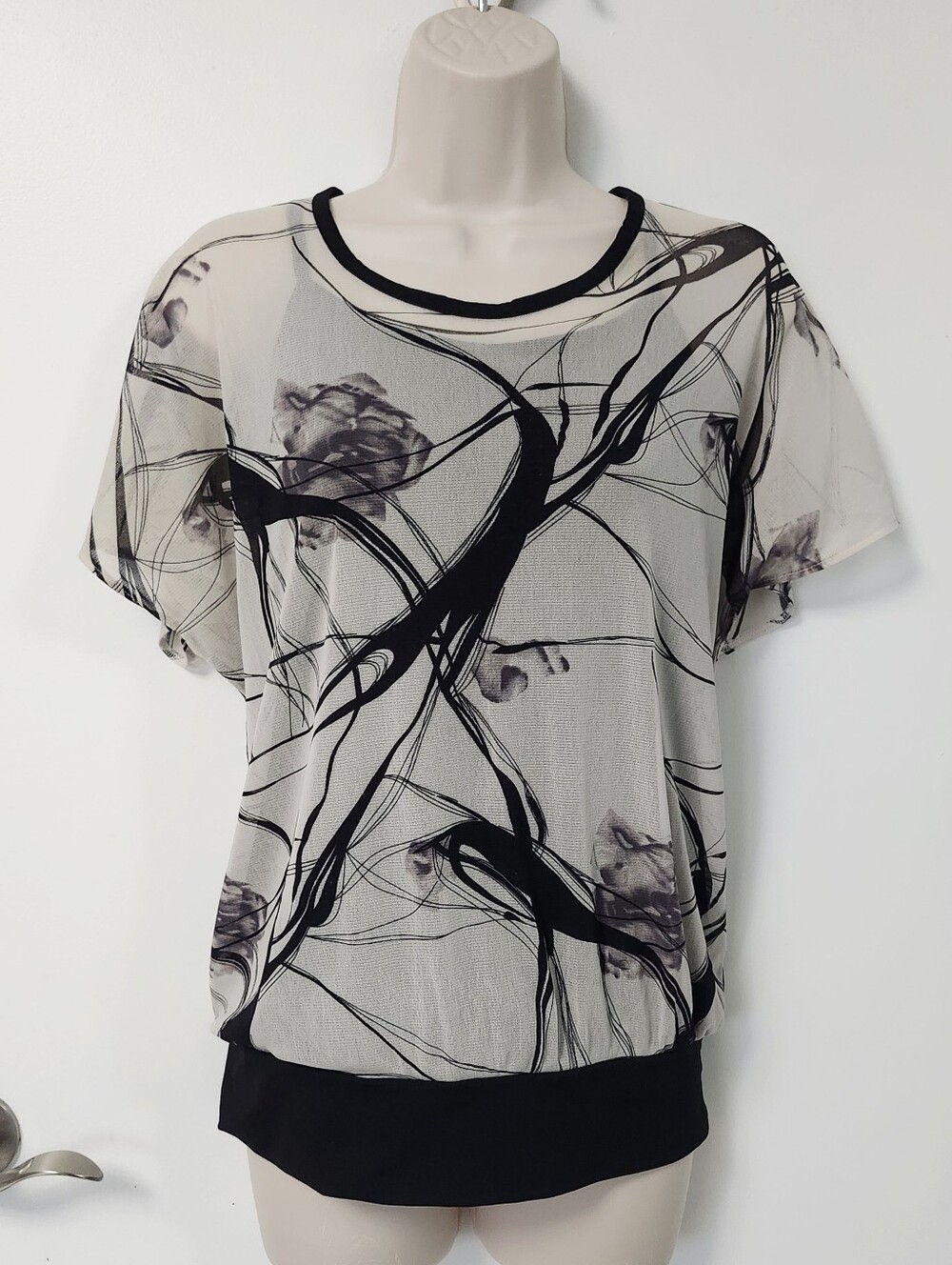 Ricki's L Abstract Floral Shirt Sleeve Top - Picture 6 of 14